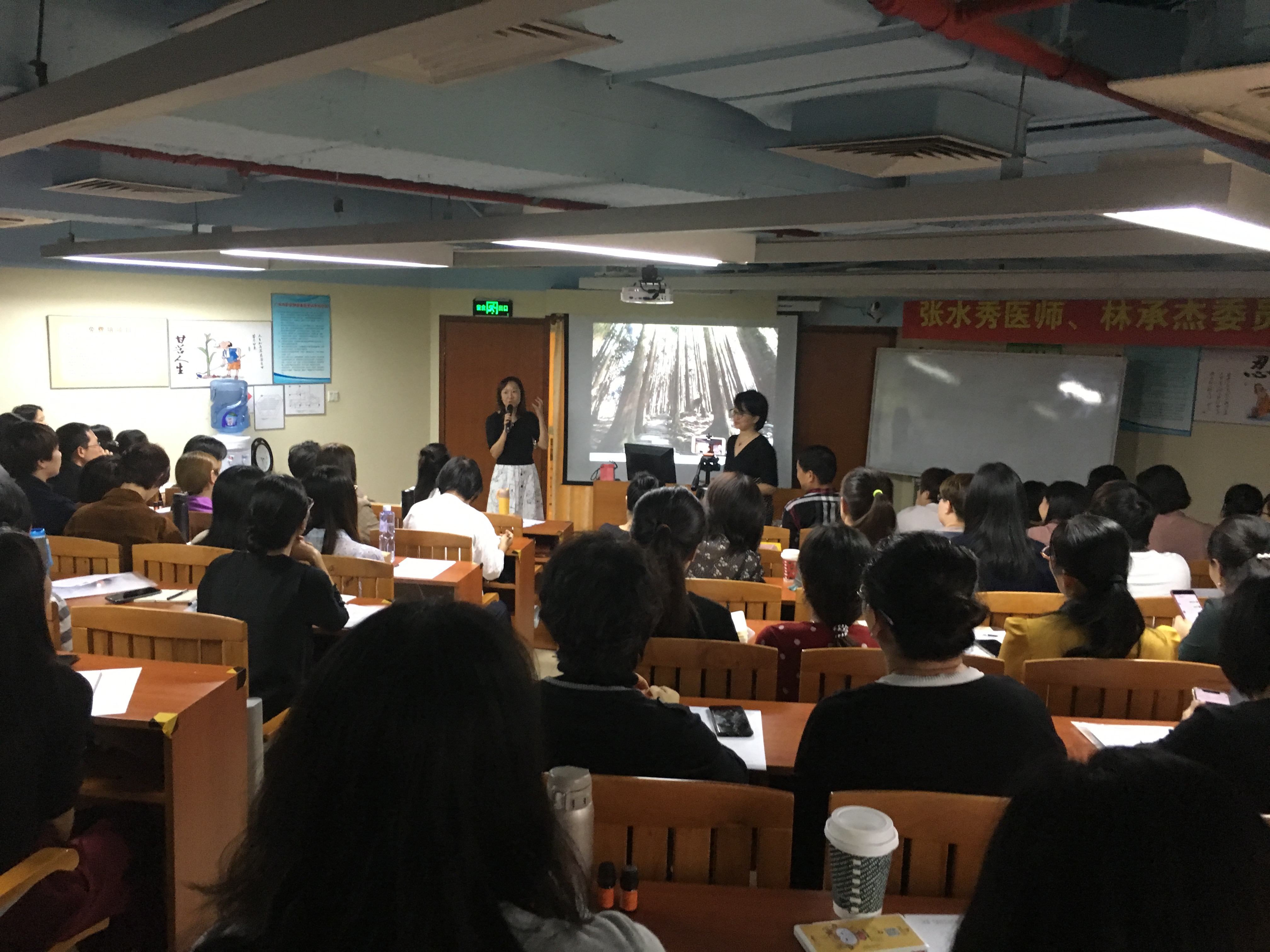 开云网页版在线登录网站
刘美娟女士芳香分享 开云网页版在线登录网站
刘美娟女士芳香分享